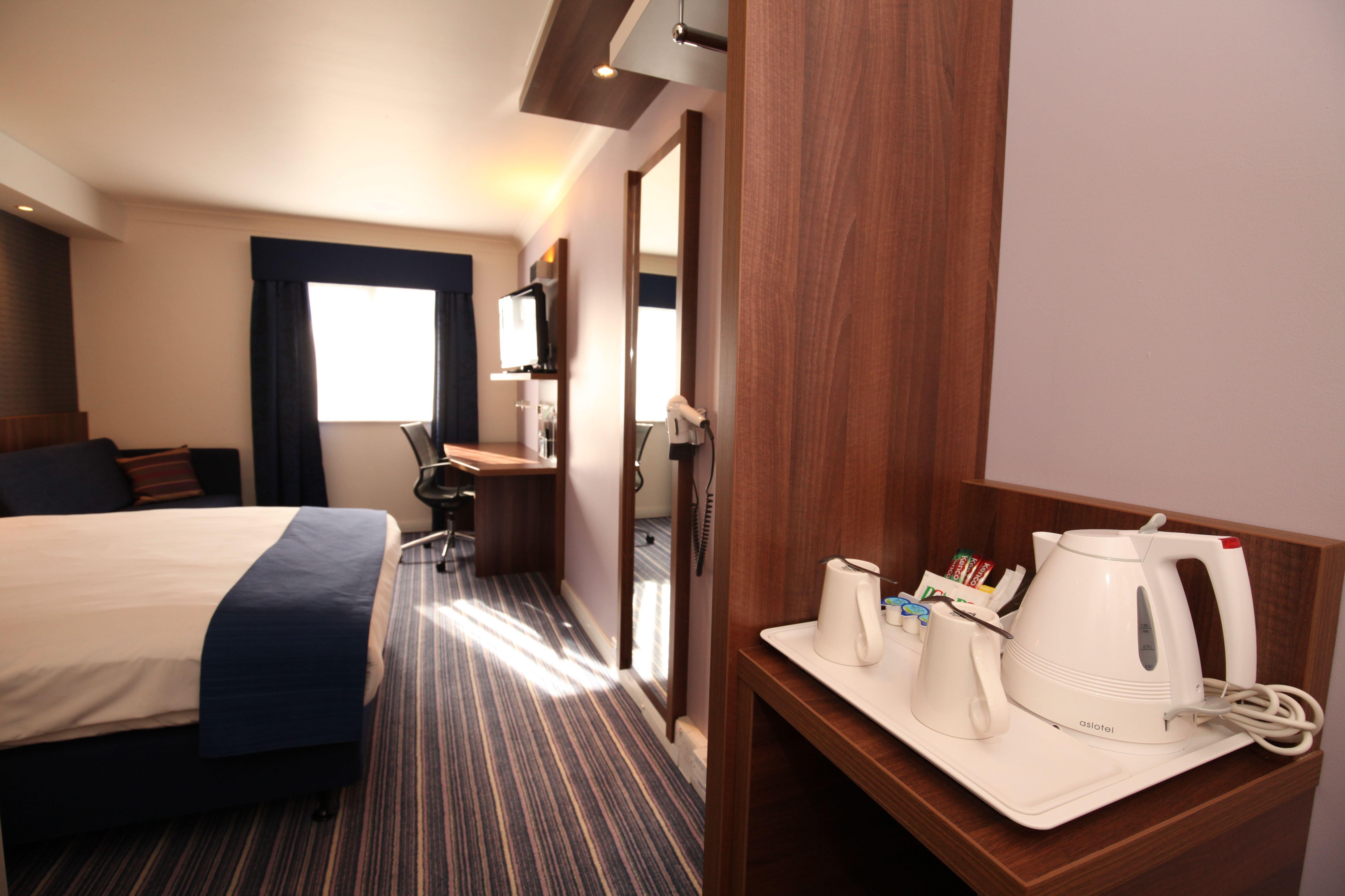 Holiday Inn Express London Gatwick Crawley, An Ihg Hotel Eksteriør bilde