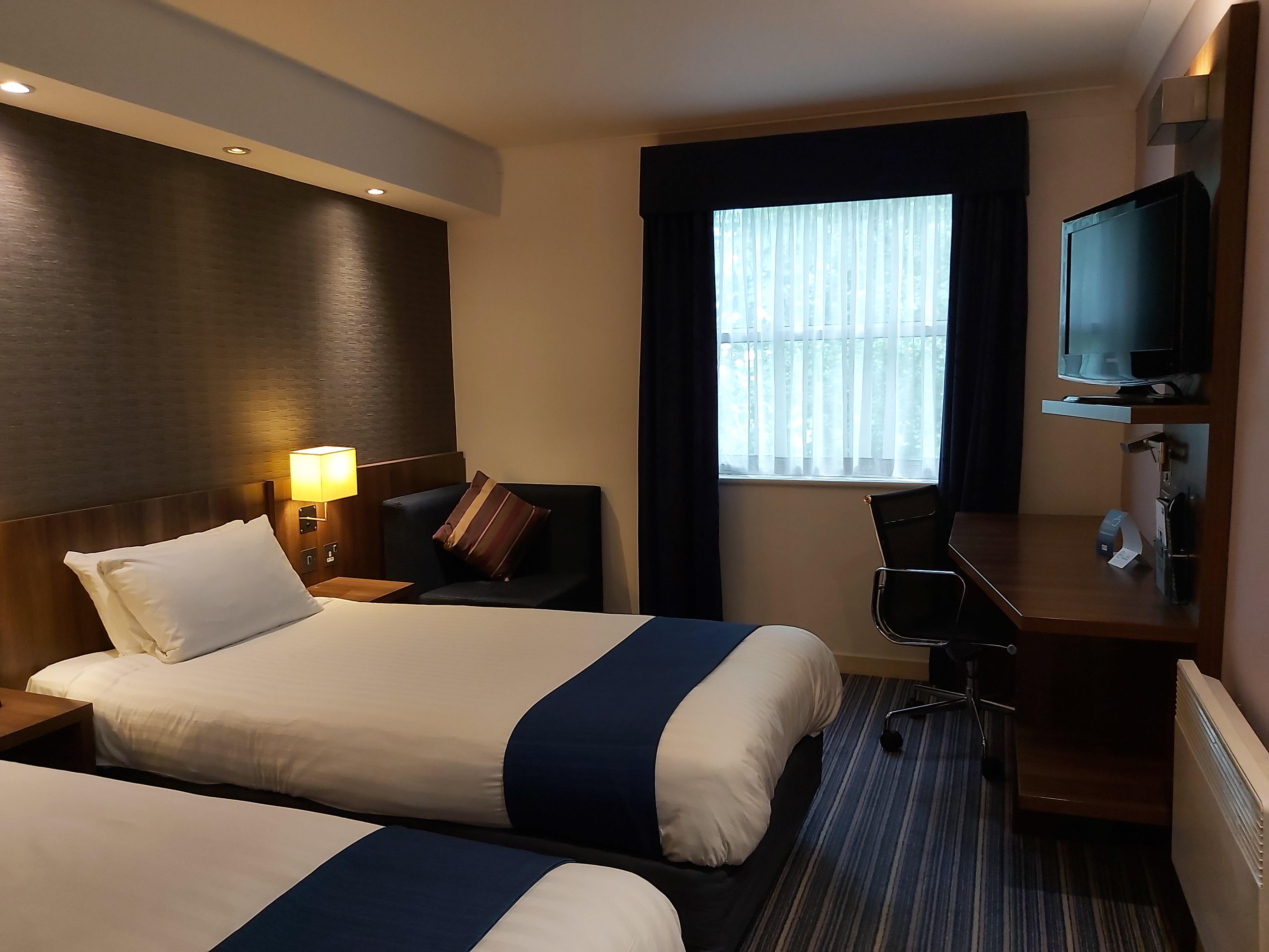 Holiday Inn Express London Gatwick Crawley, An Ihg Hotel Eksteriør bilde