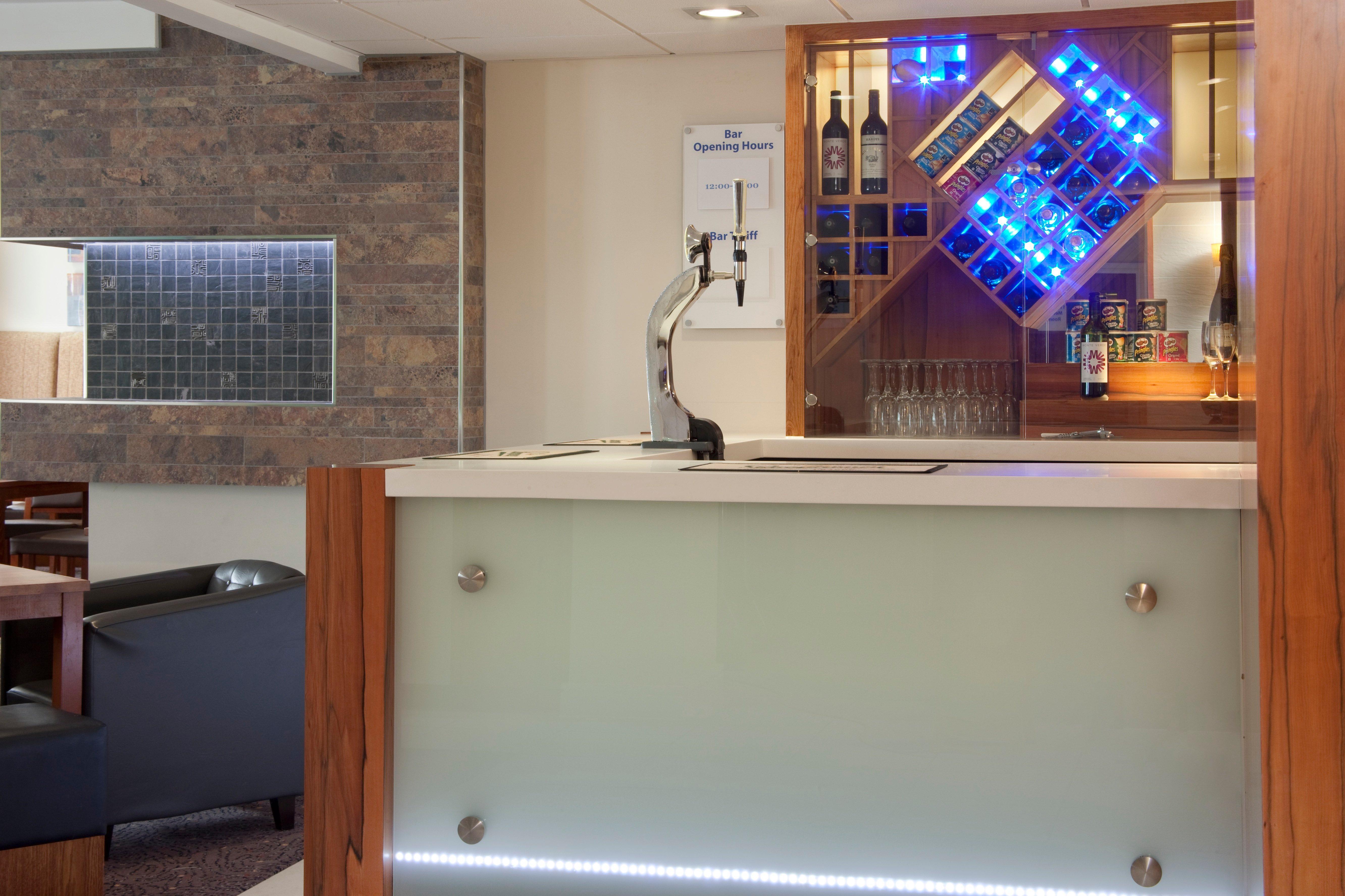 Holiday Inn Express London Gatwick Crawley, An Ihg Hotel Eksteriør bilde