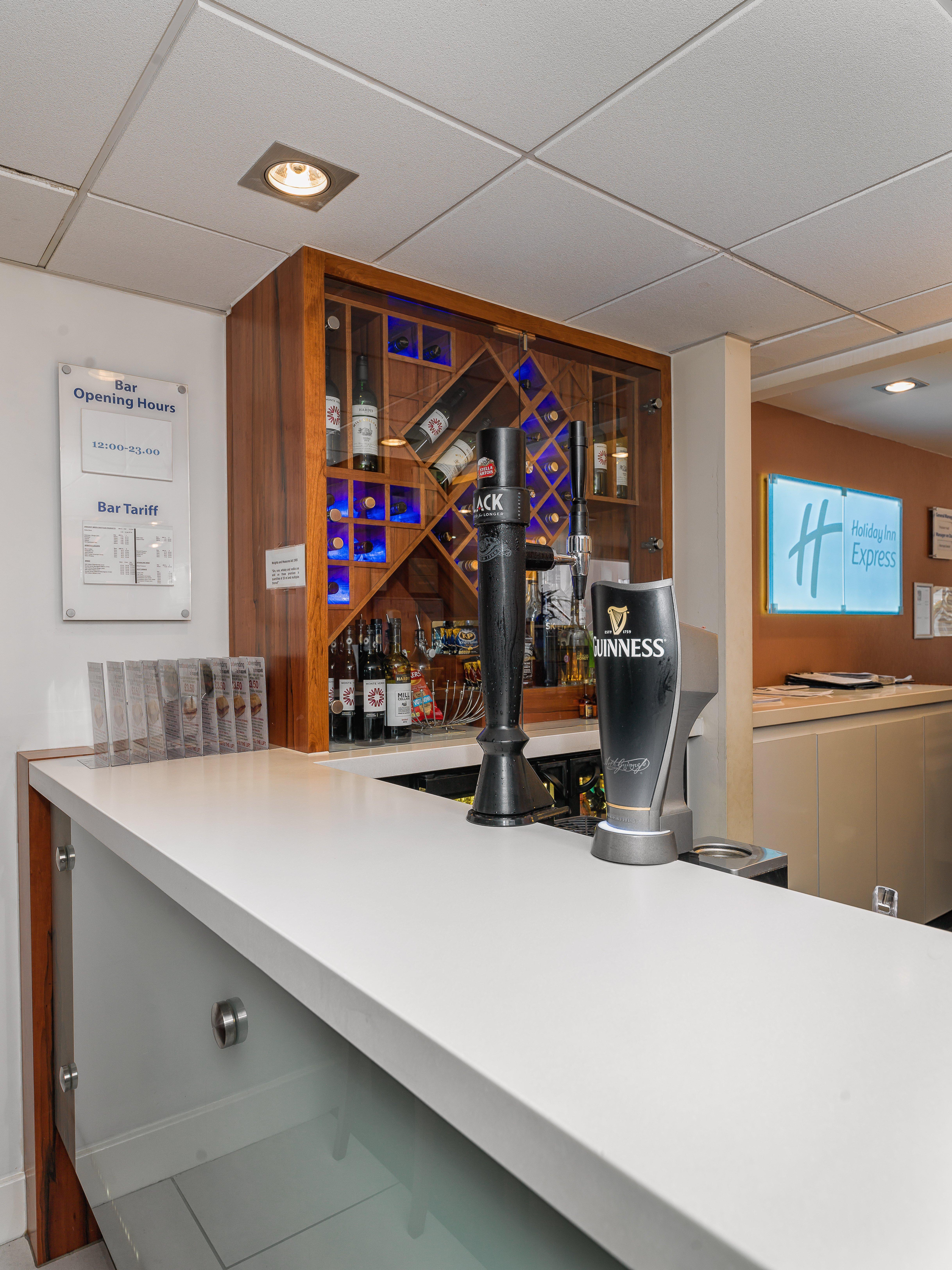 Holiday Inn Express London Gatwick Crawley, An Ihg Hotel Eksteriør bilde