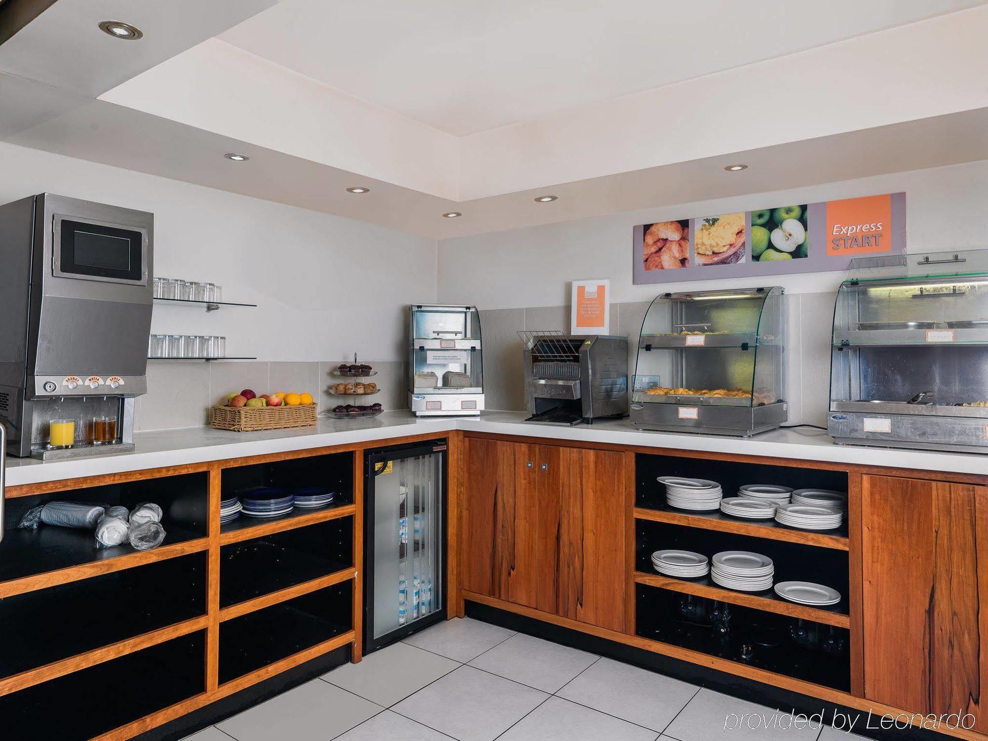 Holiday Inn Express London Gatwick Crawley, An Ihg Hotel Eksteriør bilde