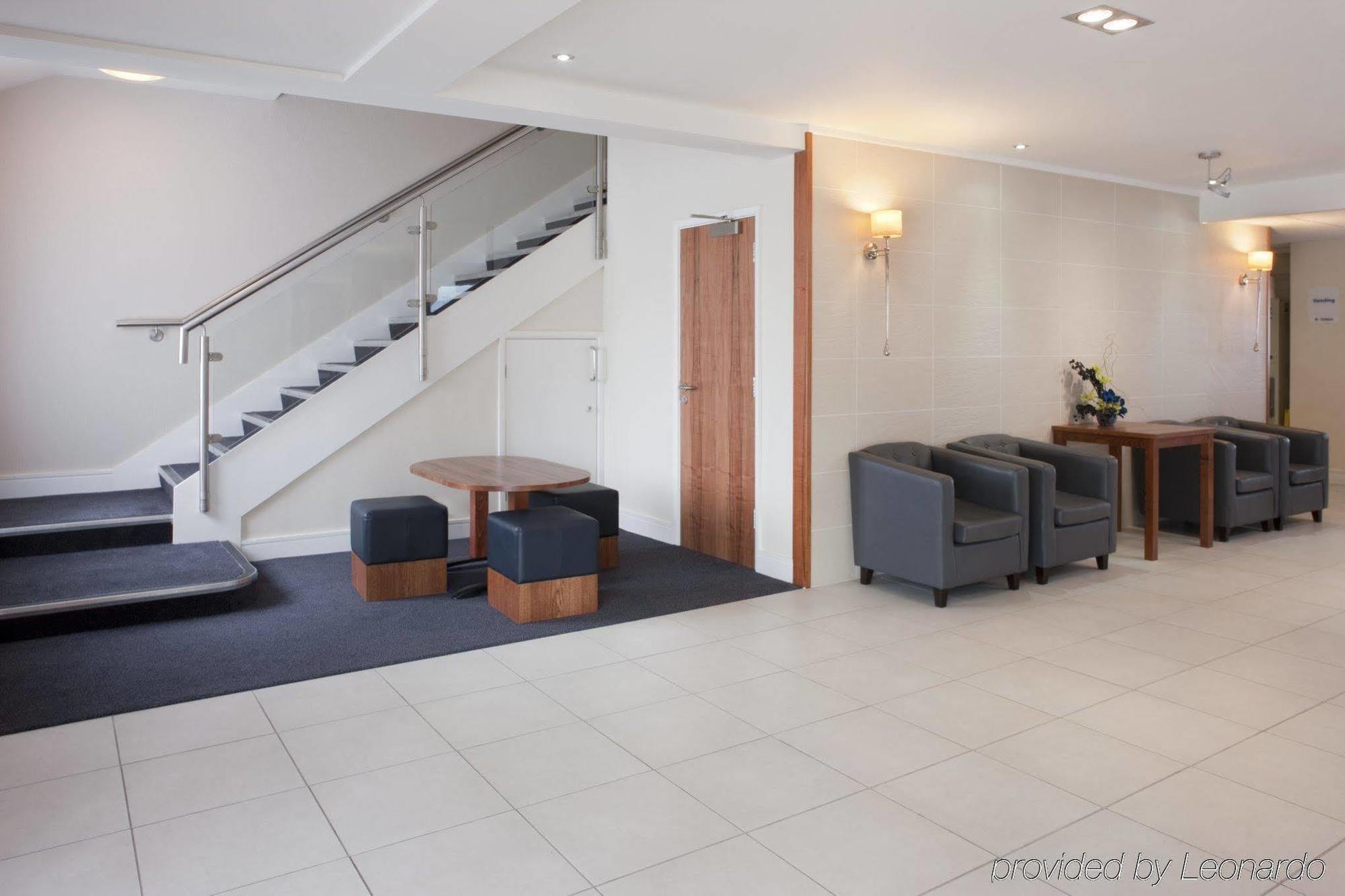 Holiday Inn Express London Gatwick Crawley, An Ihg Hotel Eksteriør bilde